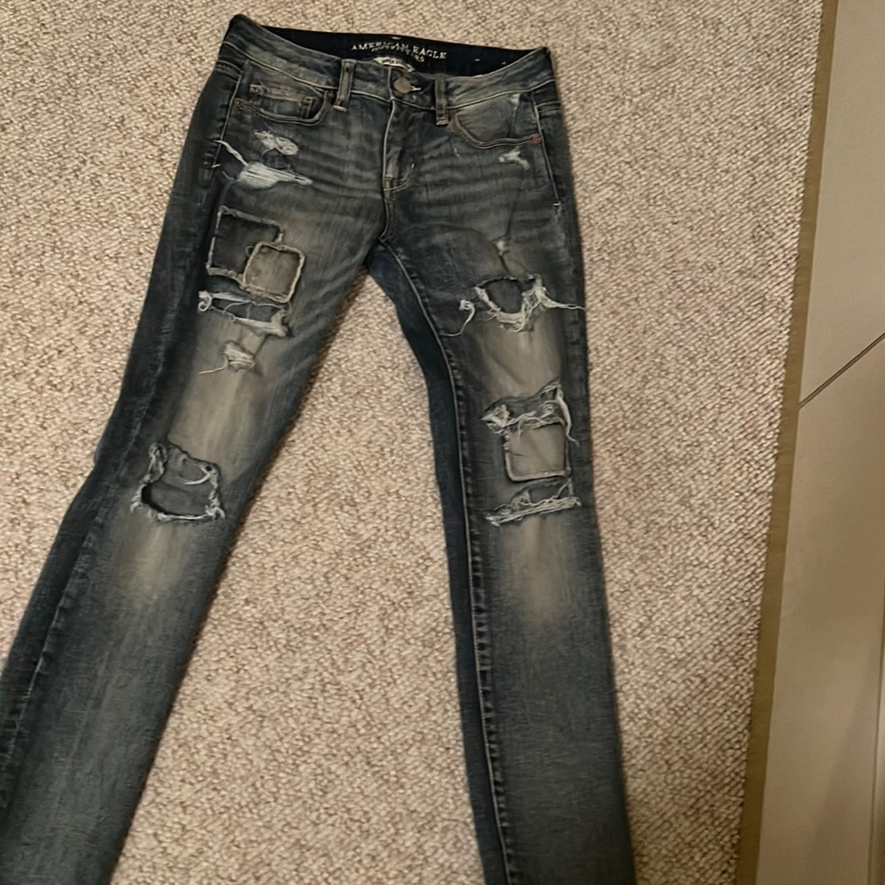 American eagle distressd Jean size 4